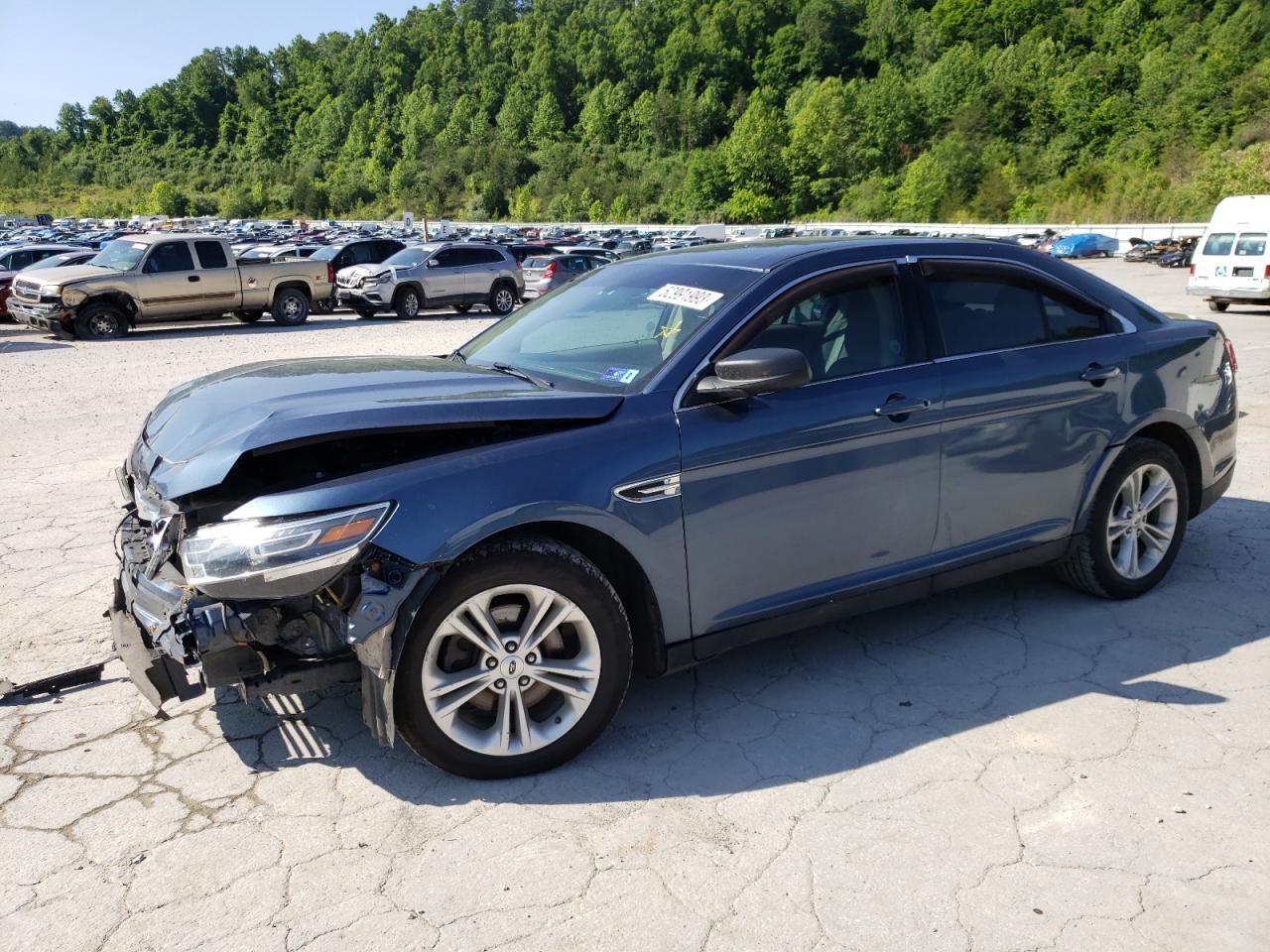 2018 FORD TAURUS SE