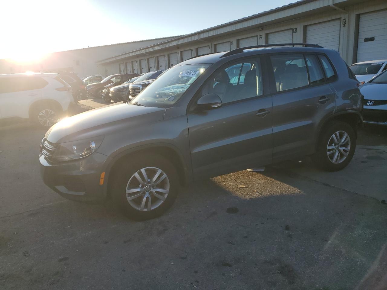 2016 VOLKSWAGEN TIGUAN S