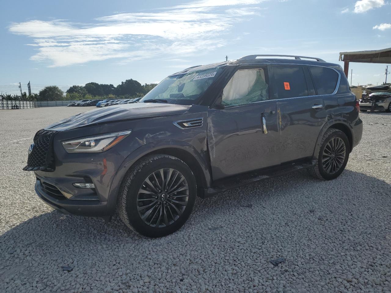 2022 INFINITI QX80 LUXE