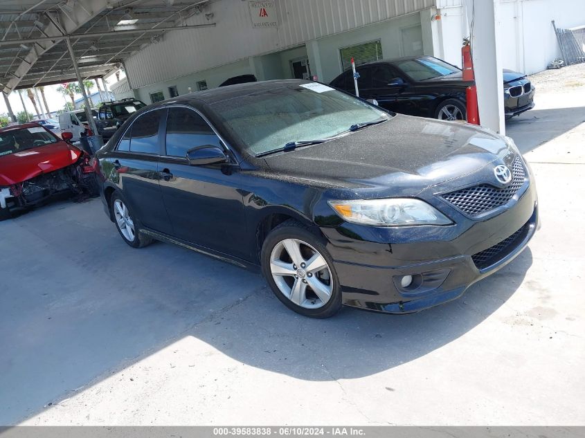 2011 TOYOTA CAMRY SE