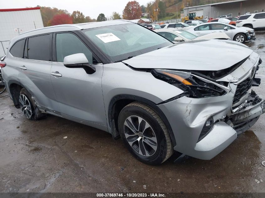 2021 TOYOTA HIGHLANDER XLE