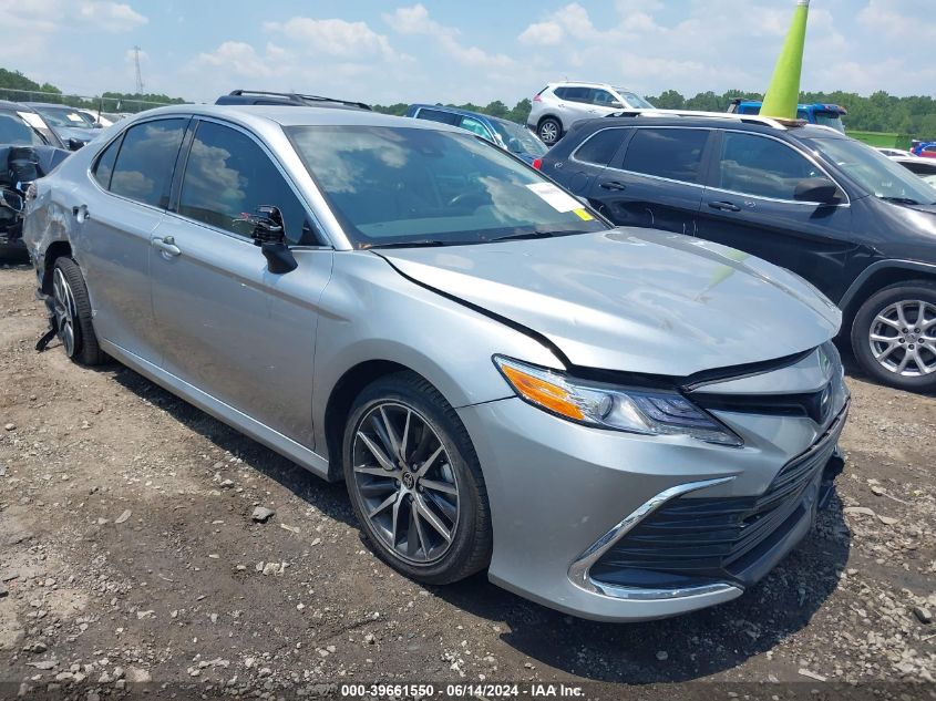 2022 TOYOTA CAMRY XLE HYBRID