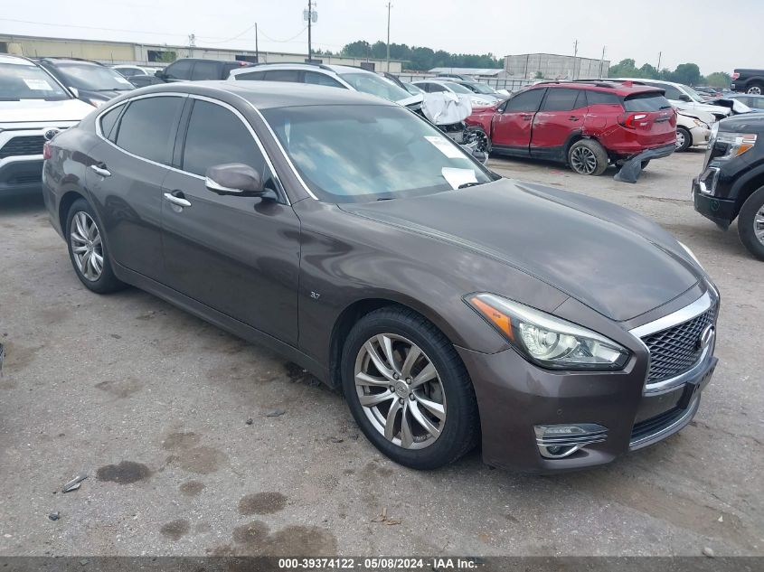 2017 INFINITI Q70 3.7