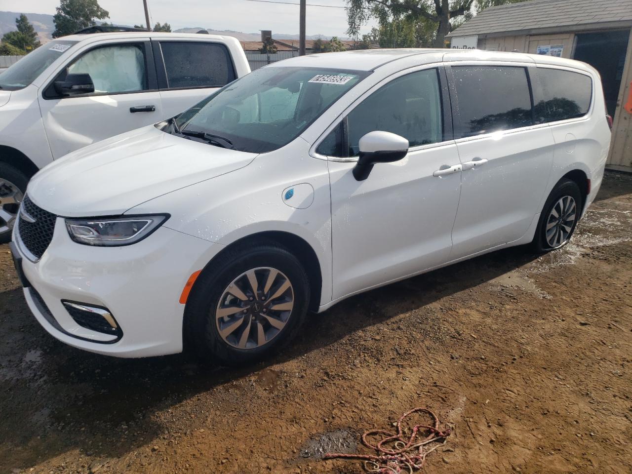 2023 CHRYSLER PACIFICA HYBRID TOURING L