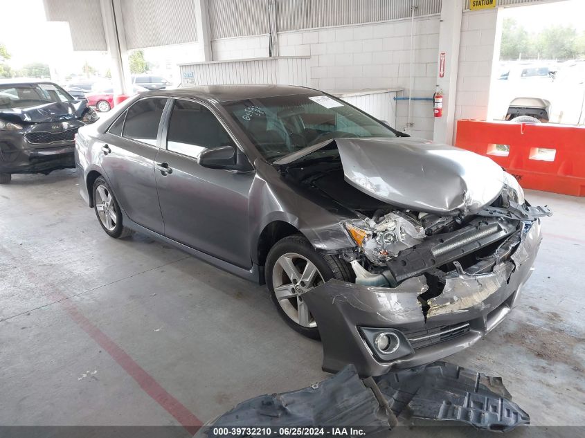 2014 TOYOTA CAMRY SE