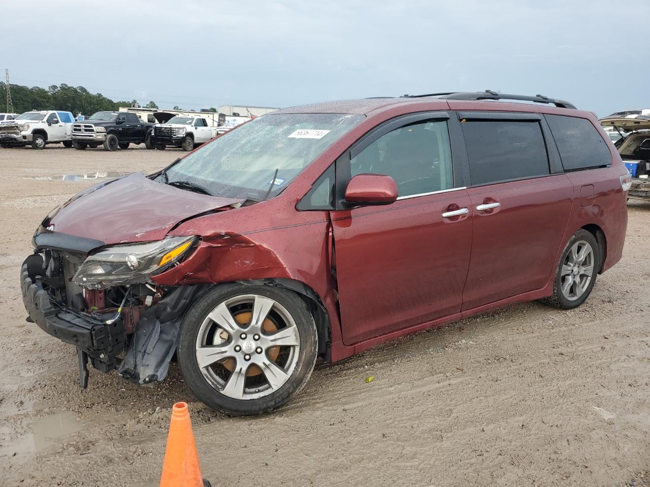 2017 TOYOTA SIENNA SE