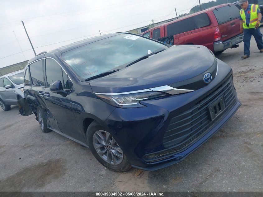 2022 TOYOTA SIENNA LE