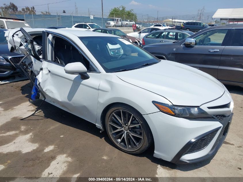 2022 TOYOTA CAMRY SE