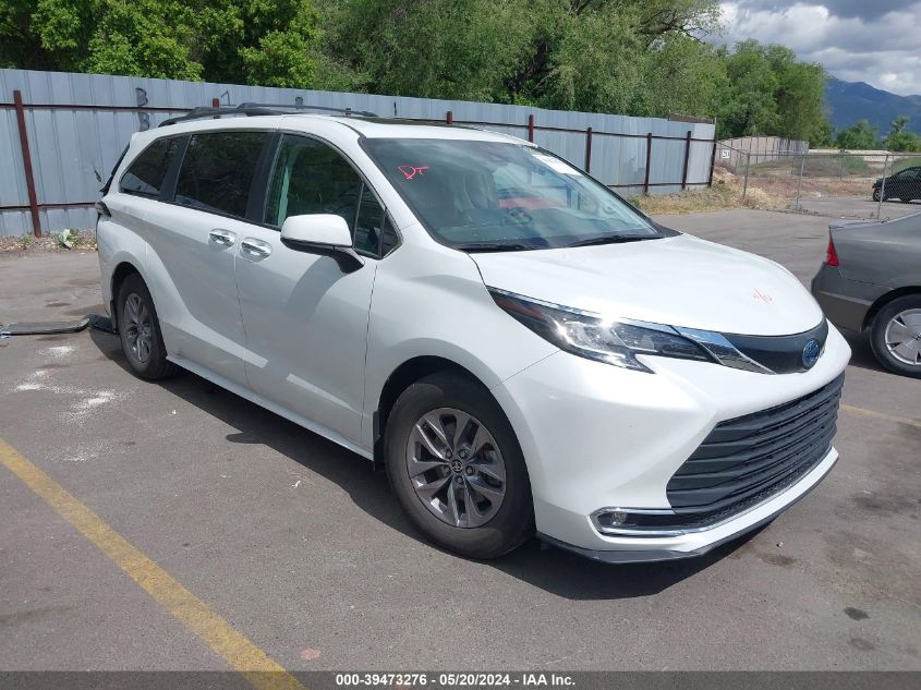 2022 TOYOTA SIENNA XLE