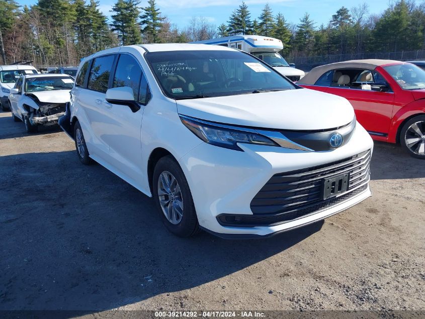 2022 TOYOTA SIENNA LE