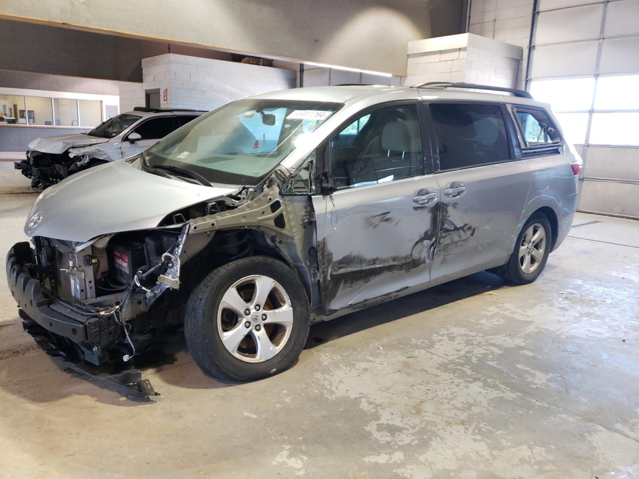 2016 TOYOTA SIENNA LE