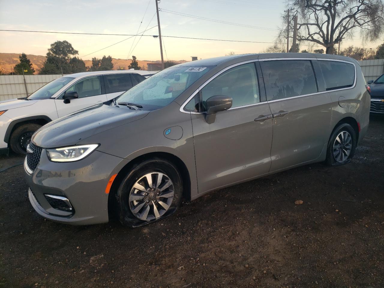 2022 CHRYSLER PACIFICA HYBRID TOURING L