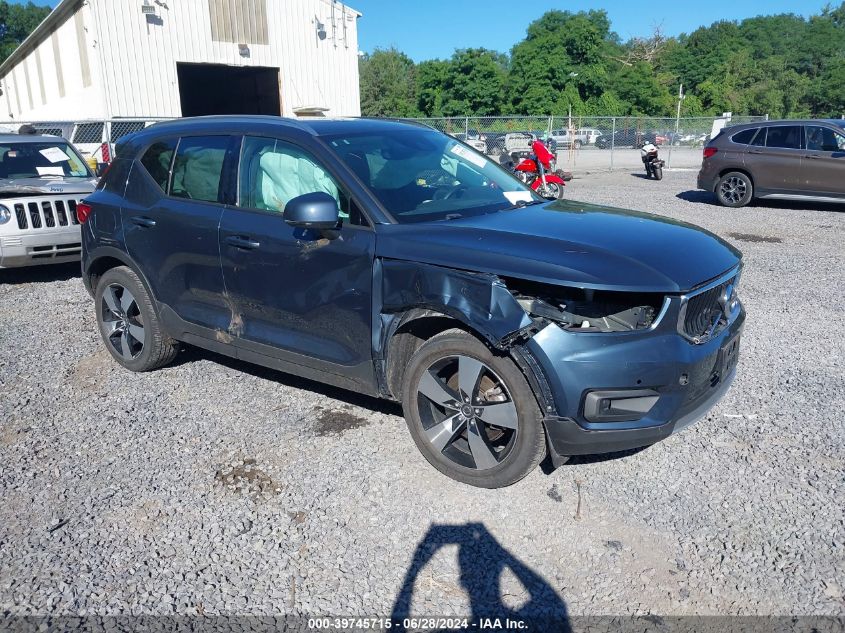 2021 VOLVO XC40 T5 MOMENTUM