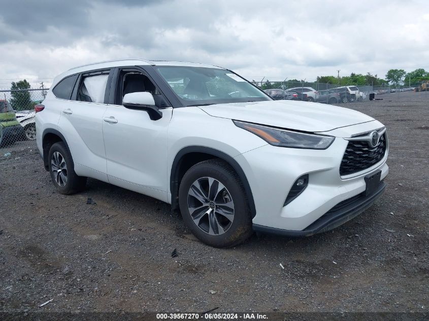 2022 TOYOTA HIGHLANDER XLE