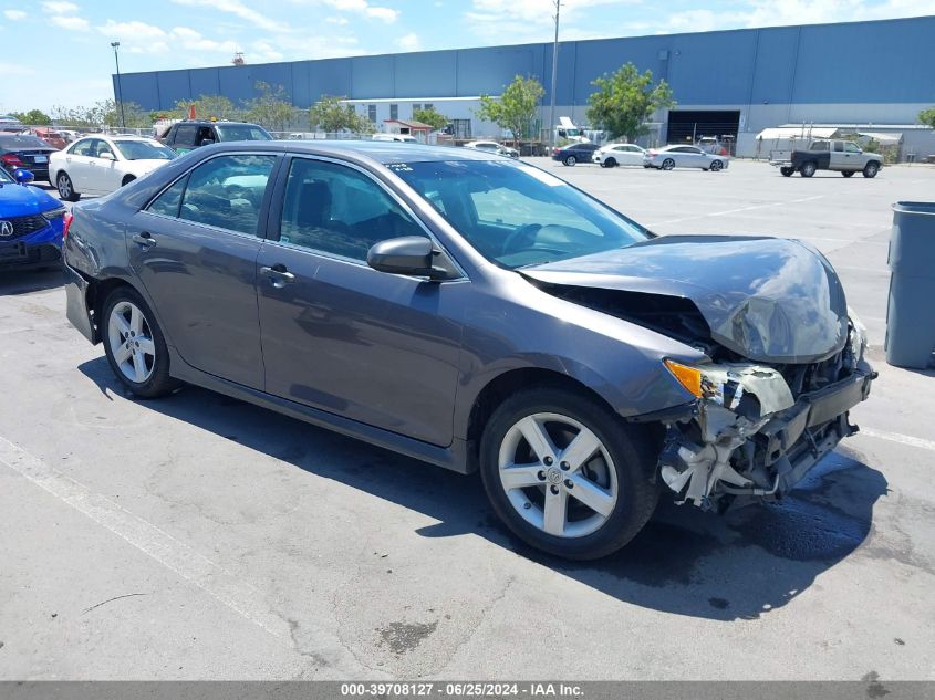 2014 TOYOTA CAMRY SE