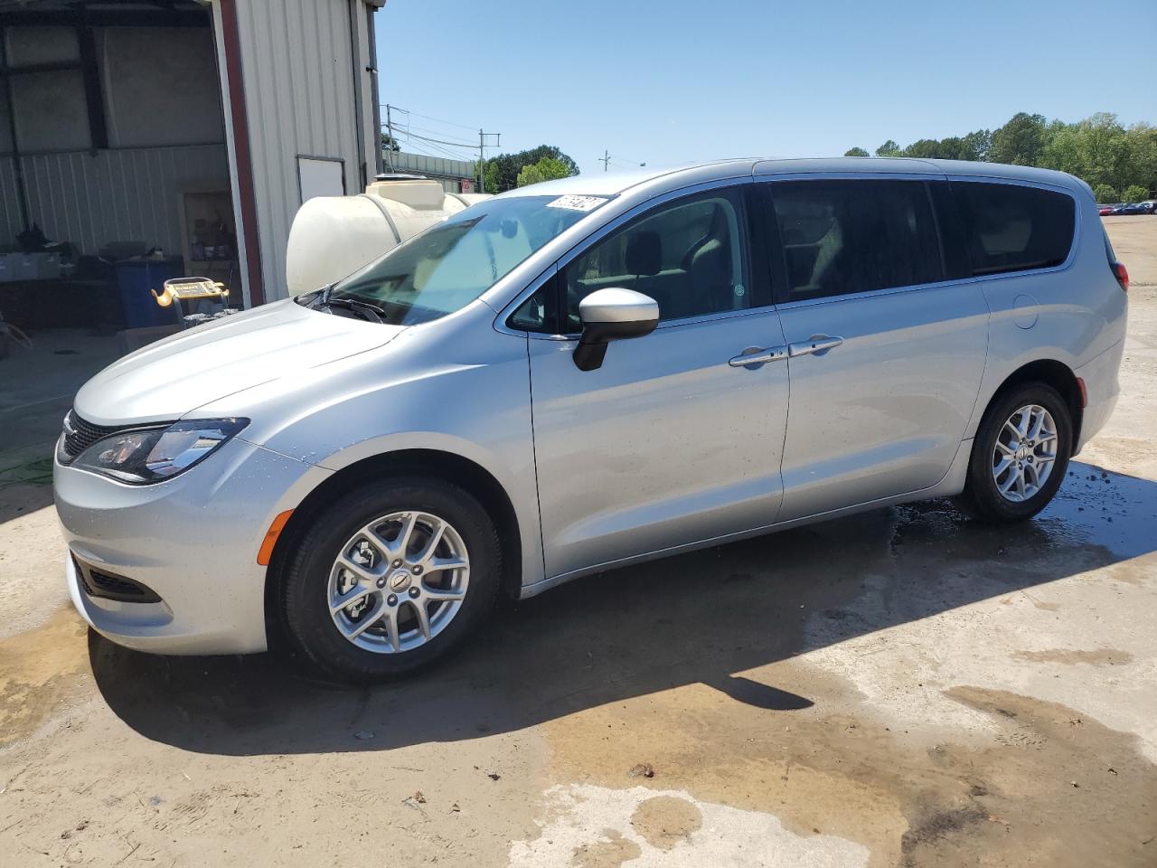 2023 CHRYSLER VOYAGER LX