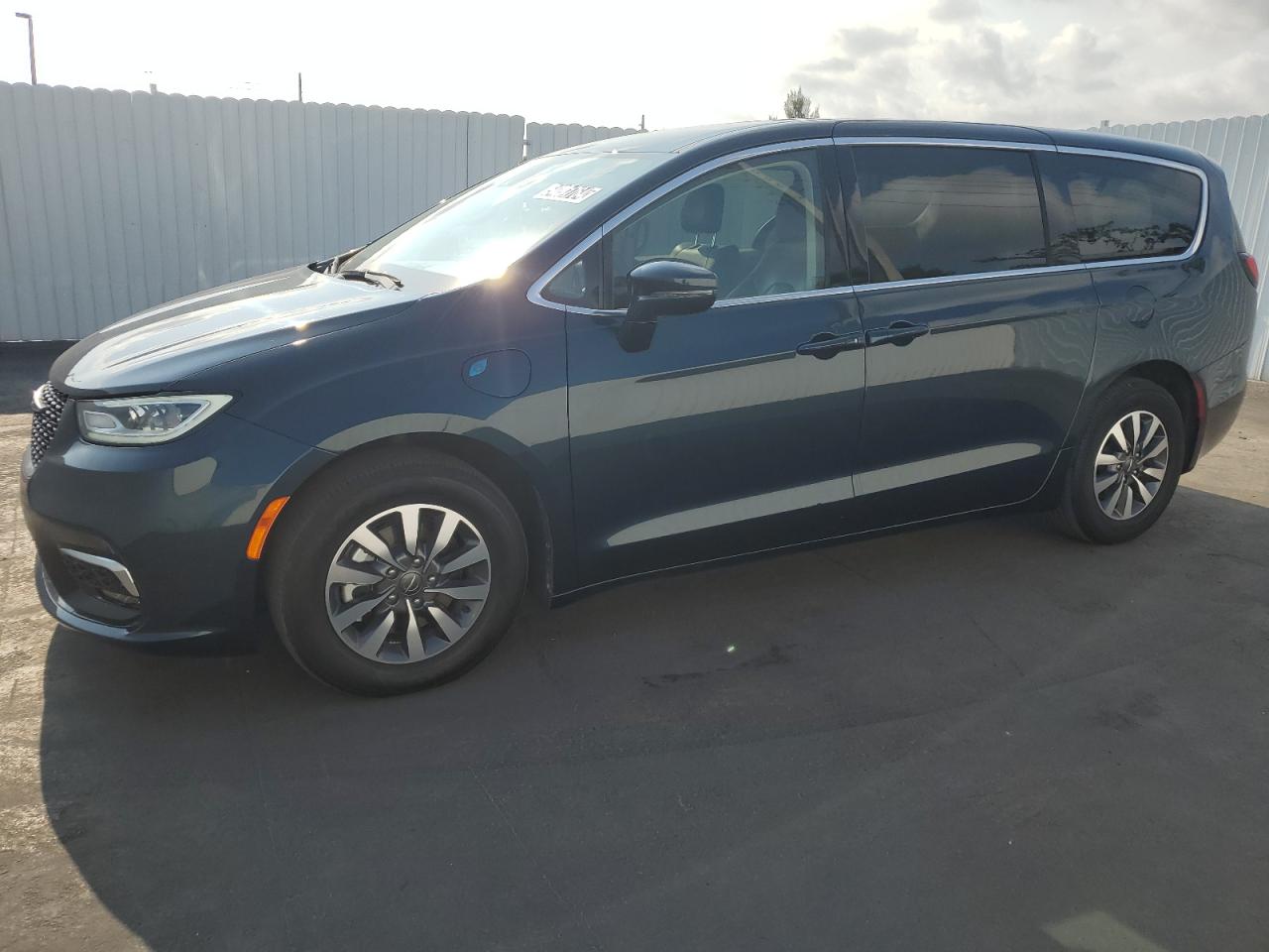 2022 CHRYSLER PACIFICA HYBRID TOURING L