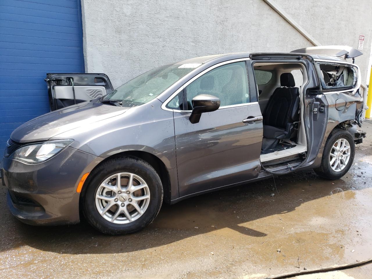 2023 CHRYSLER VOYAGER LX