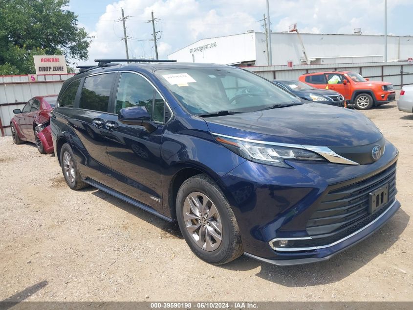 2021 TOYOTA SIENNA XLE