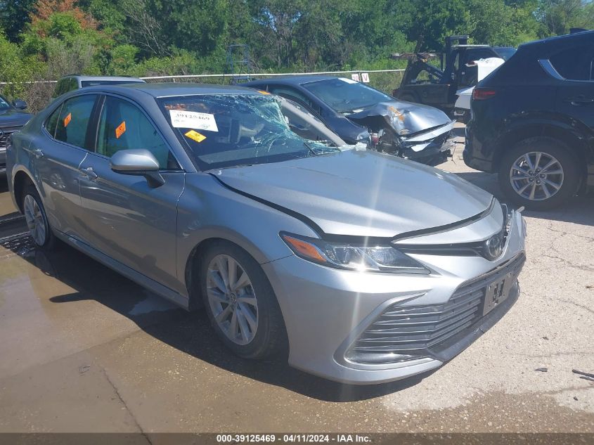 2022 TOYOTA CAMRY LE