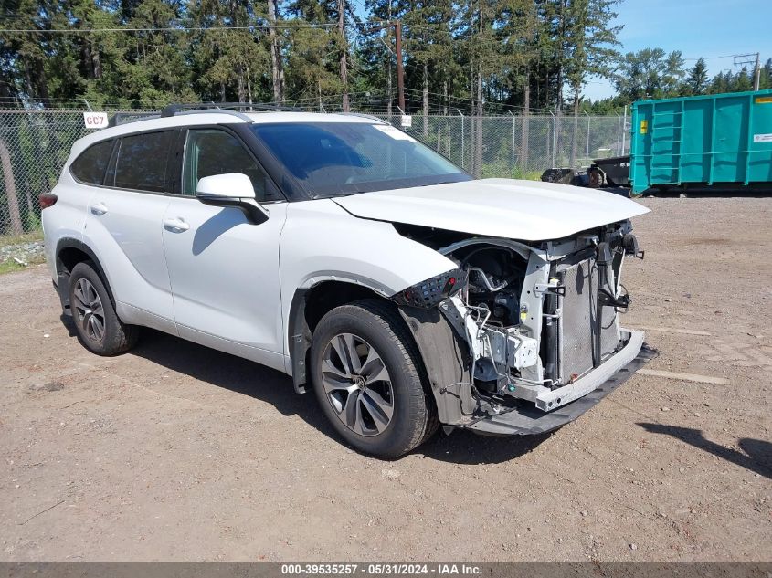 2022 TOYOTA HIGHLANDER XLE