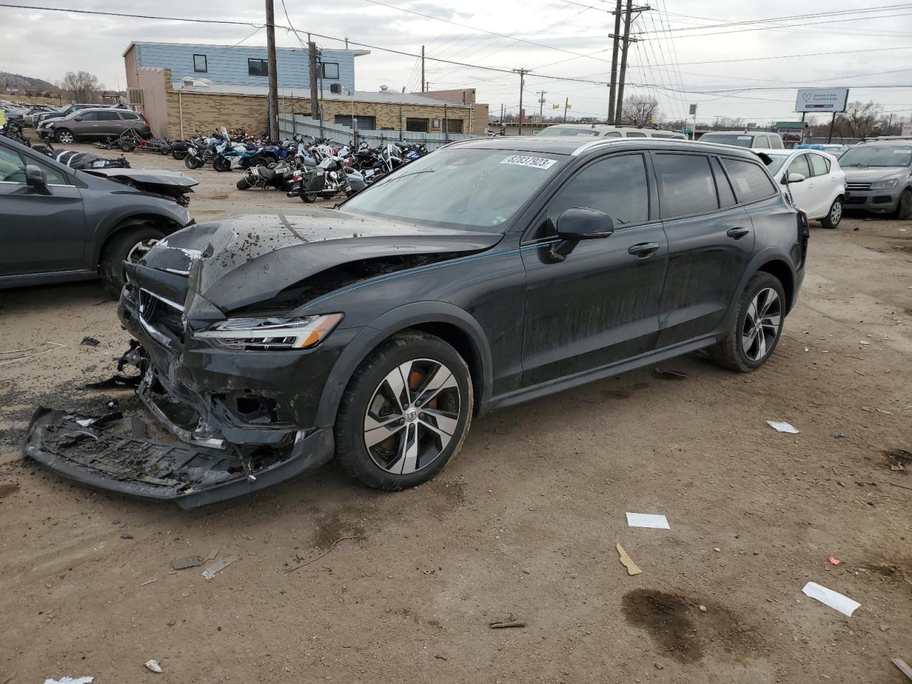 2020 VOLVO V60 CROSS COUNTRY T5 MOMENTUM