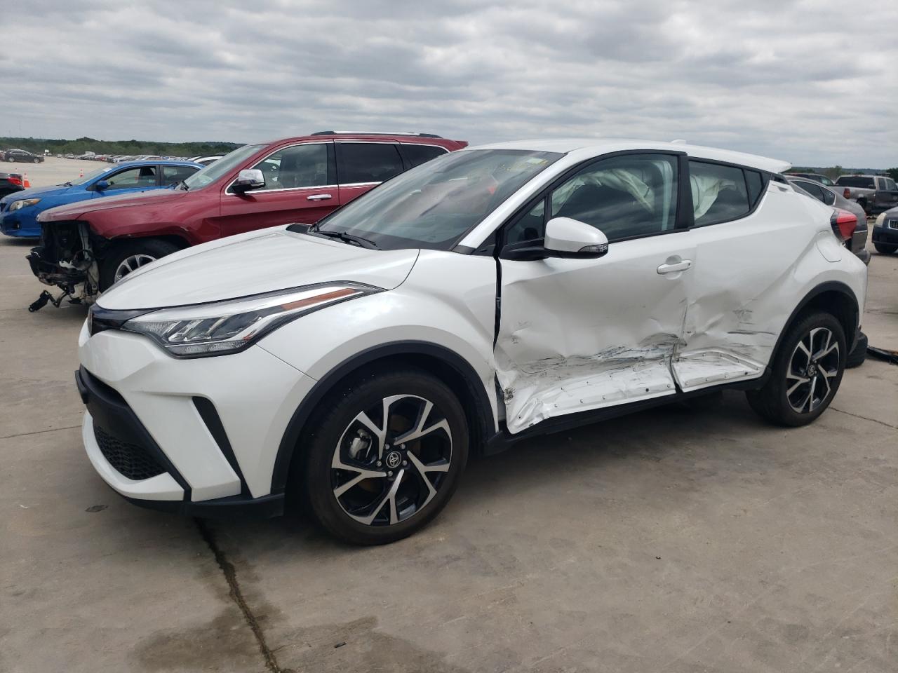 2022 TOYOTA C-HR XLE