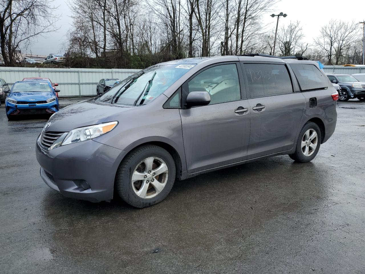 2015 TOYOTA SIENNA LE