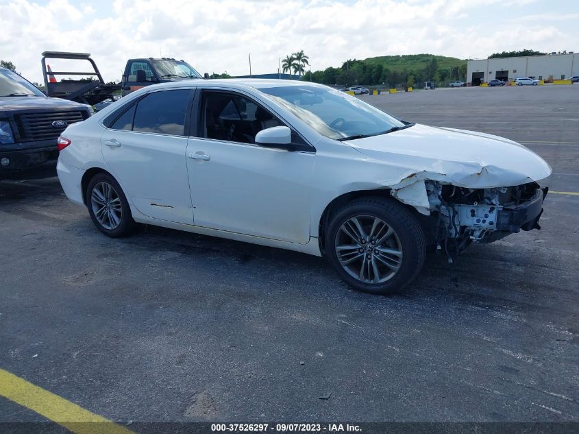 2015 TOYOTA CAMRY SE