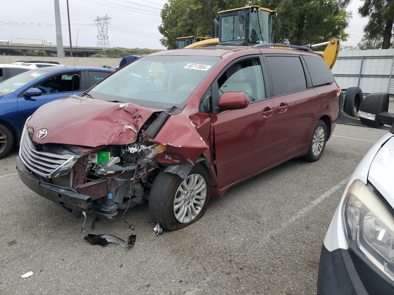 2014 TOYOTA SIENNA XLE