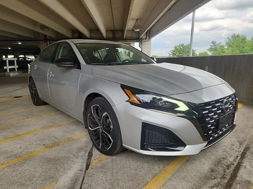 2023 NISSAN ALTIMA SR