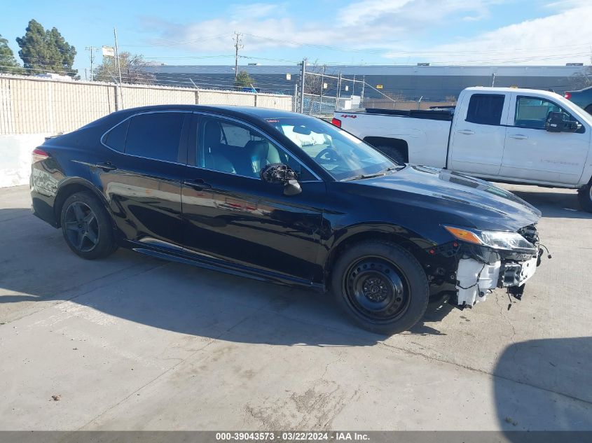 2018 TOYOTA CAMRY SE