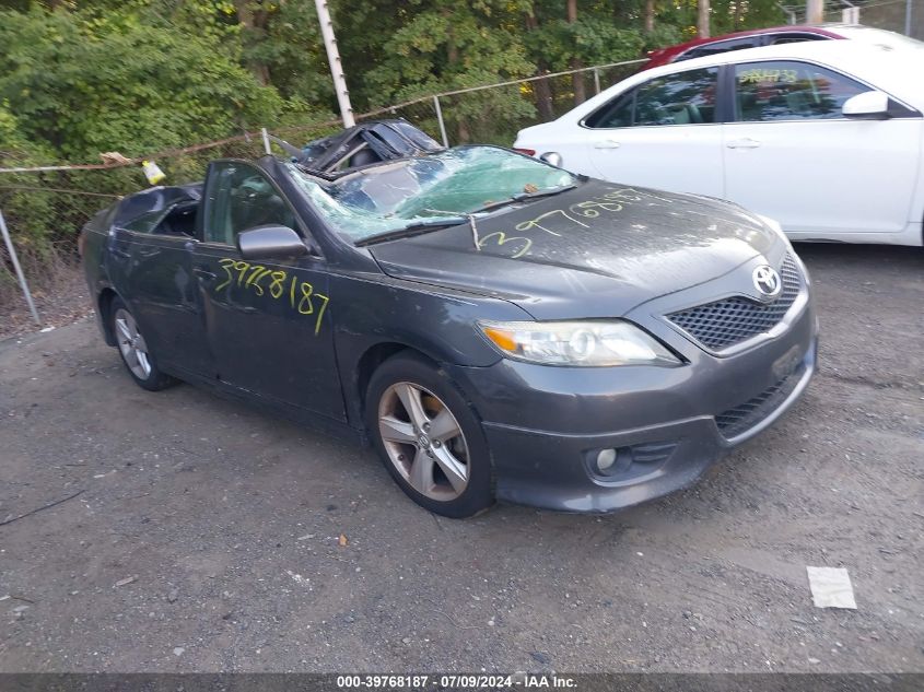 2011 TOYOTA CAMRY SE