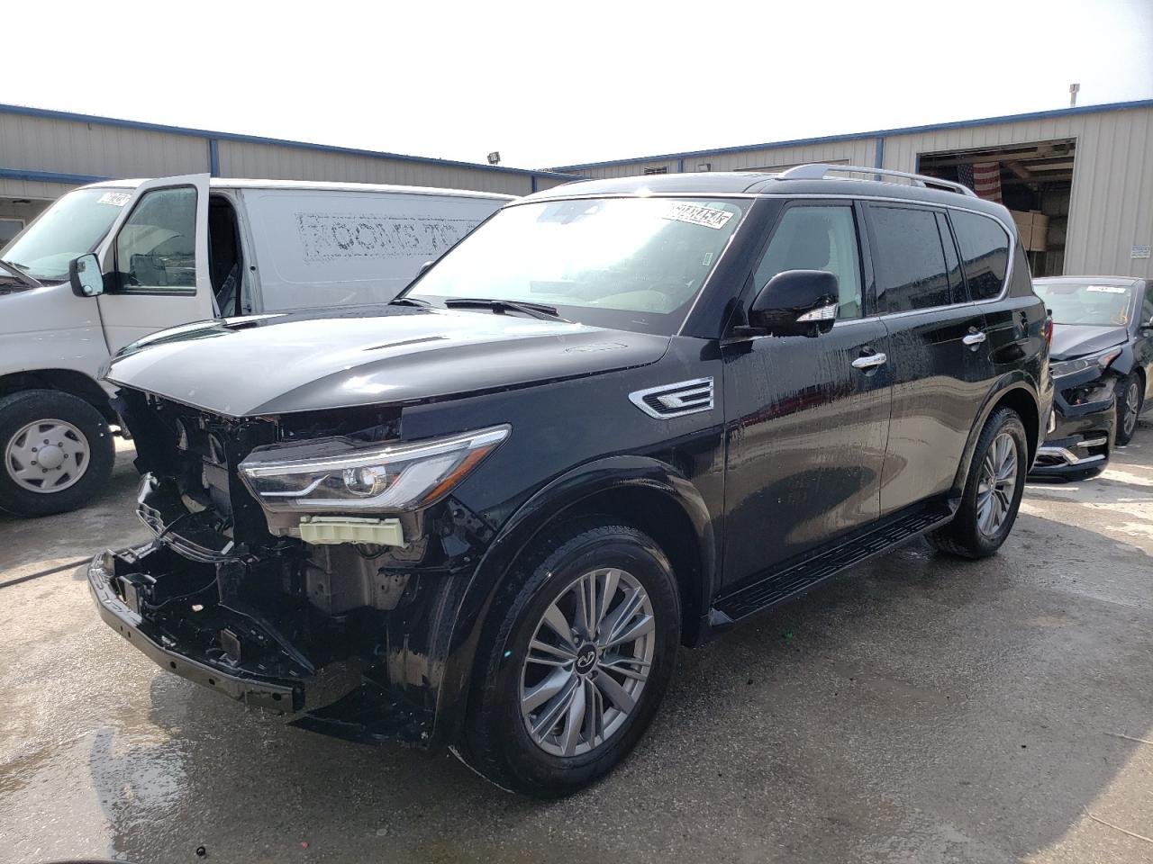 2022 INFINITI QX80 LUXE