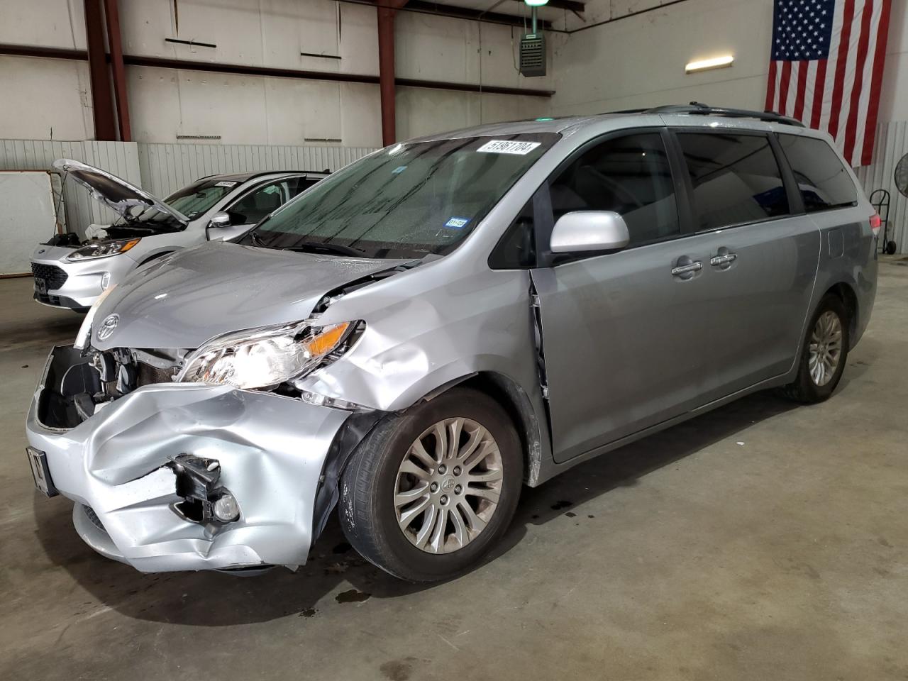 2011 TOYOTA SIENNA XLE