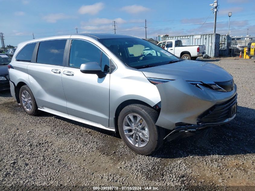 2022 TOYOTA SIENNA LE