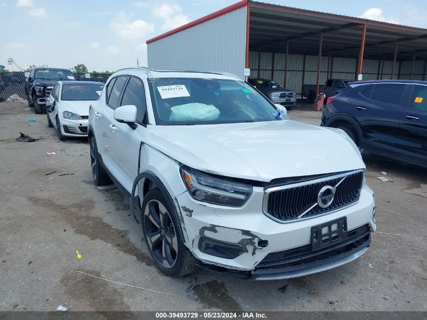 2022 VOLVO XC40 T4 MOMENTUM