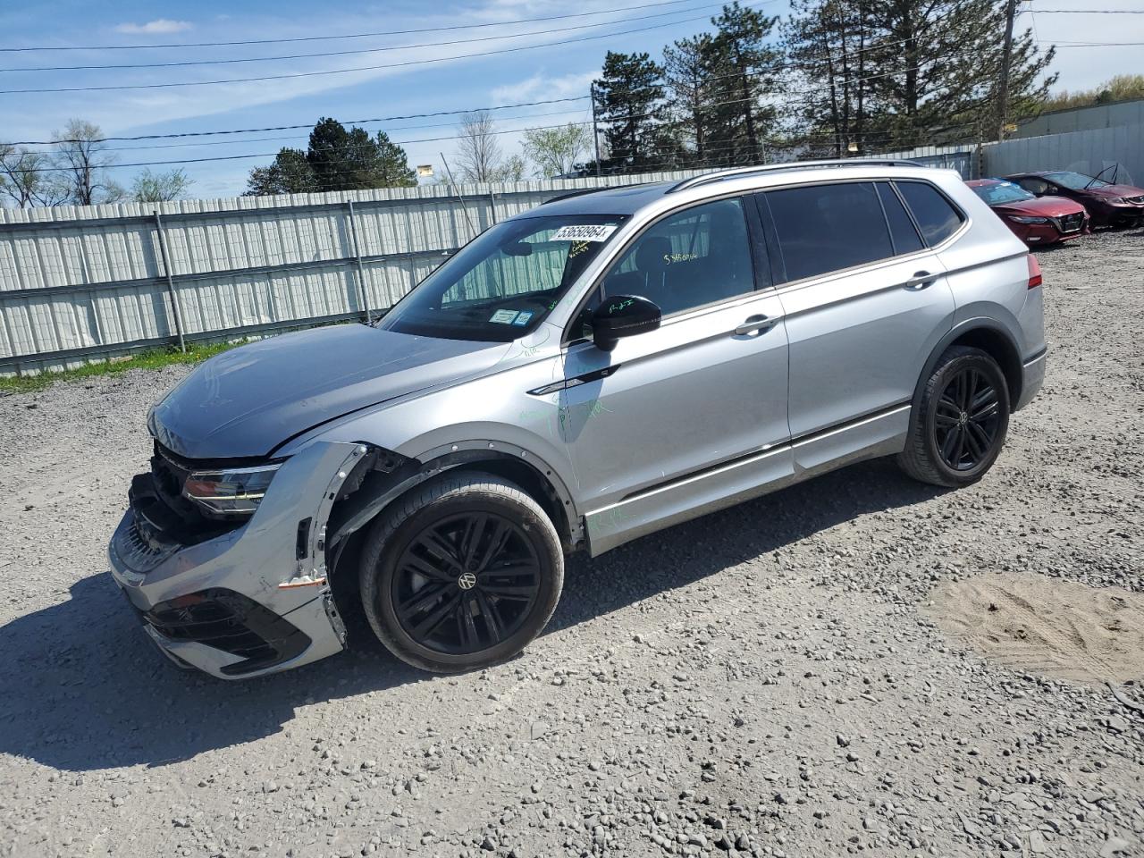 2022 VOLKSWAGEN TIGUAN SE R-LINE BLACK