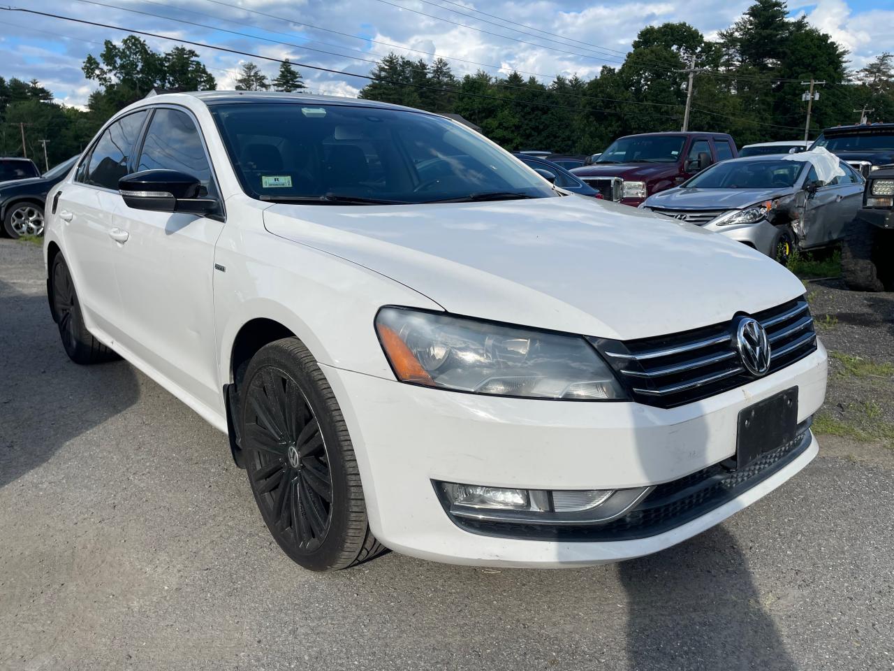 2015 VOLKSWAGEN PASSAT SE