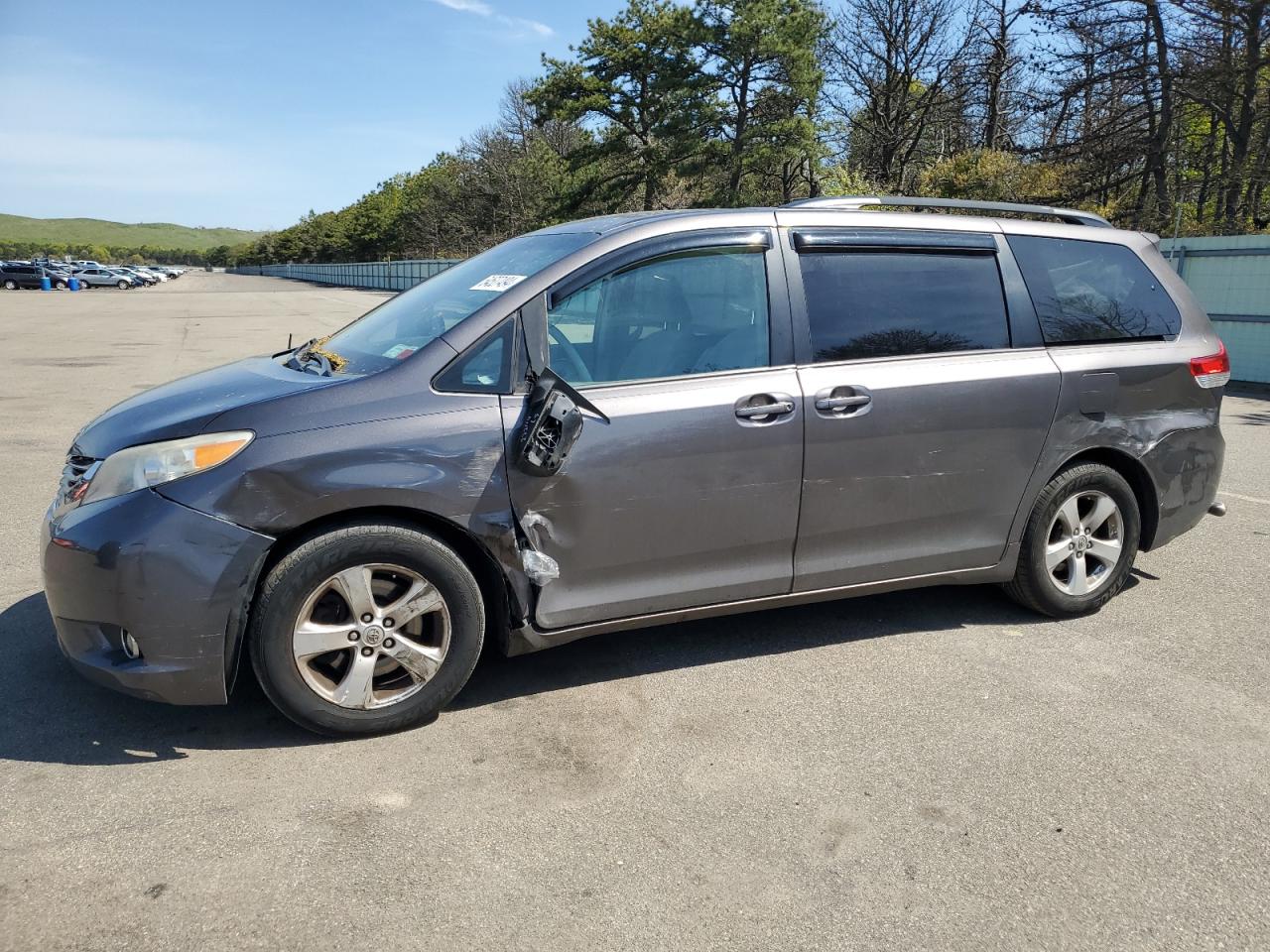 2013 TOYOTA SIENNA LE