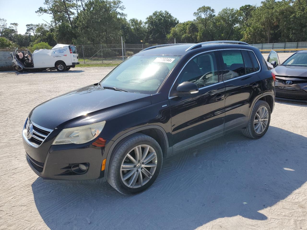 2010 VOLKSWAGEN TIGUAN S