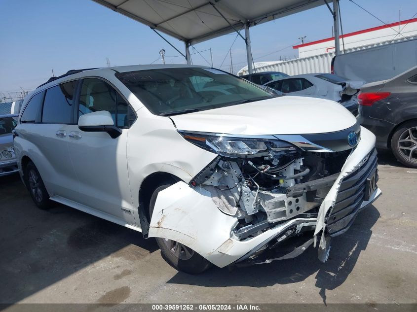 2021 TOYOTA SIENNA XLE