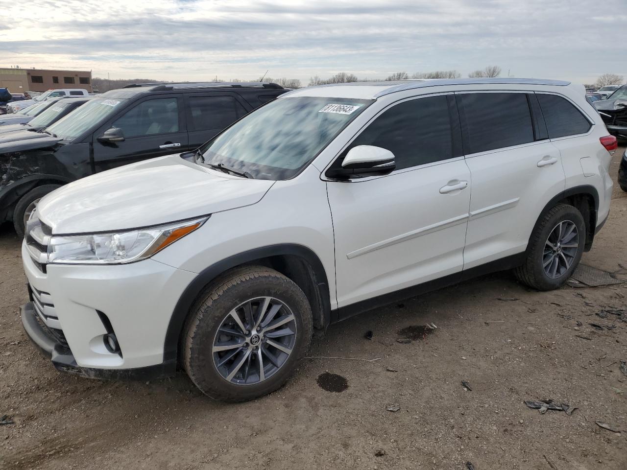 2019 TOYOTA HIGHLANDER SE