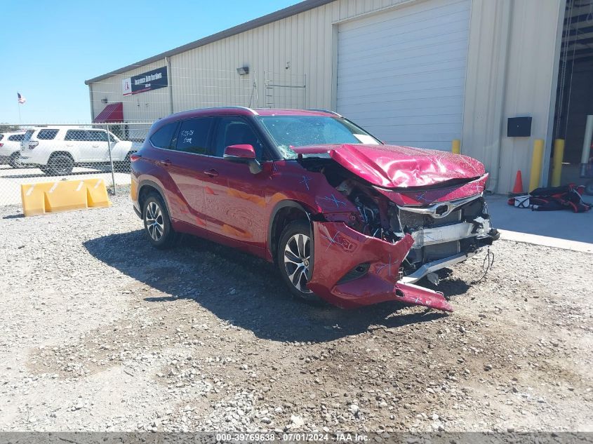 2022 TOYOTA HIGHLANDER XLE