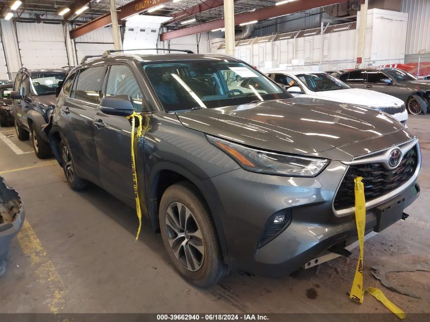 2022 TOYOTA HIGHLANDER XLE