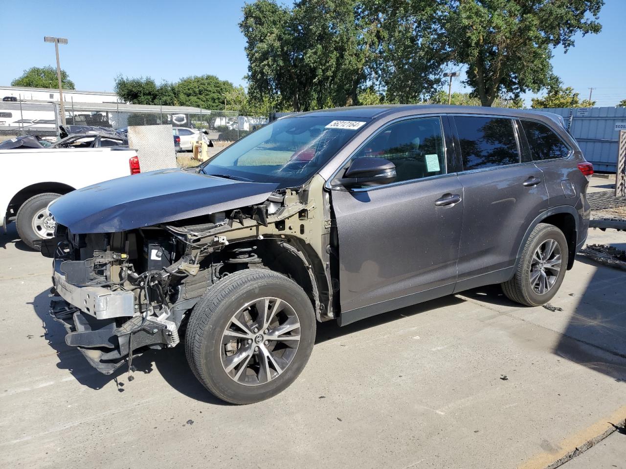 2019 TOYOTA HIGHLANDER LE