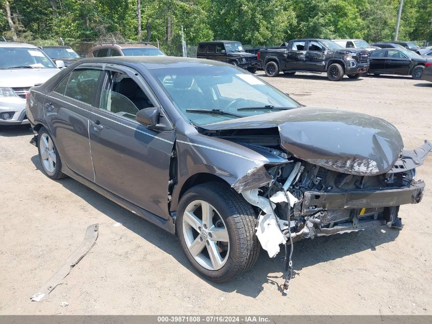 2014 TOYOTA CAMRY SE