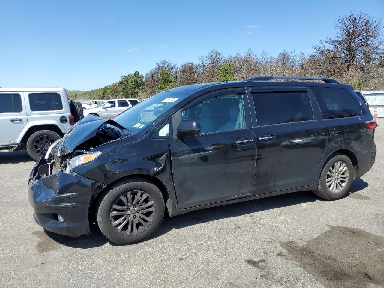 2016 TOYOTA SIENNA XLE