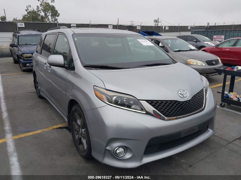 2016 TOYOTA SIENNA SE