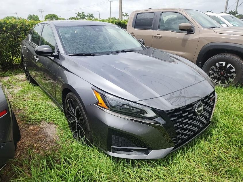 2023 NISSAN ALTIMA SR